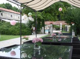 Chateau de Fayolle, hotel amb aparcament a Ribérac