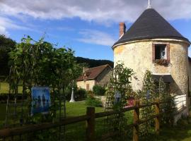 La Tourelle، فندق مع موقف سيارات في Saint-Agnan-sur-Sarthe