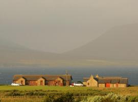 Buxa Farm Chalets, hotel in Orphir