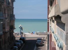 100 m de la mer, Sauna, Wifi、メール・レ・バンのファミリーホテル