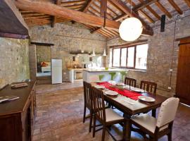 The Sanctuary by Caimeli, farm stay in Umbertide