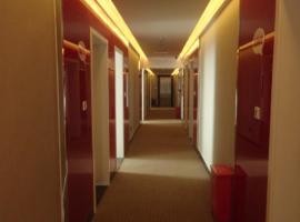 Thank Inn Chain Hotel Sichuan Ganzi Kangding Lucheng Town Xinshiqian Street, hotel v destinaci Garze