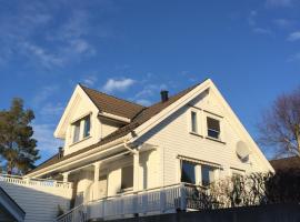 Idyllisk sørlandshus – hotel w mieście Risør