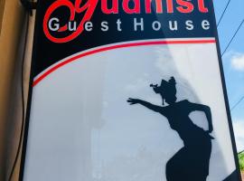 Yudhist Guest House, hotel in Nusa Lembongan