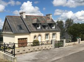 Maison de la Roche du Feu jusqu'à 12 personnes, hotel a Gouézec