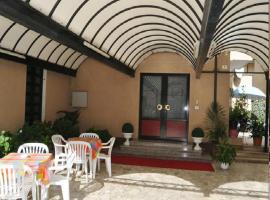 Hotel Villa Cavalli, hotel u četvrti Rimini - Centar Marino, Rimini