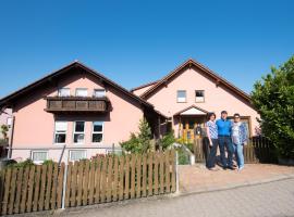Weingut und Gästehaus Wetzler, מלון זול בVendersheim