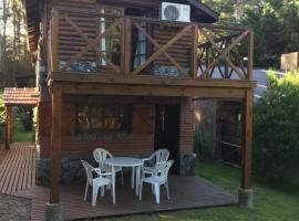 Cabaña Aires del Bosque, Hotel in Mar Azul