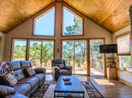 Eagle's Nest- A pet friendly cabin on the river!, מלון בלוראיי