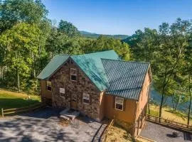 Eagle's Nest- A pet friendly cabin on the river!