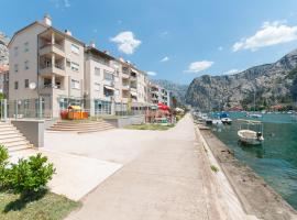 Modern new flat next to river Cetina, hotel u gradu Omi&scaron;