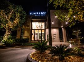 Bunprasop Garden Hotel、ナコーンシータンマラートのホテル