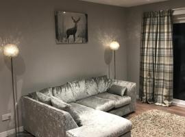 Carriage Cottage Hot Tub, hotel en Beith