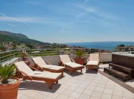 Villa Arya with heated swimming pool, roof hot tub, sauna and gym near the beach