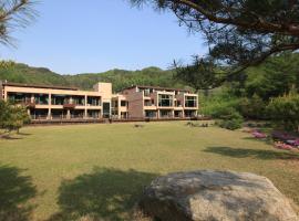 Hugel Heim Pension, hotel cerca de Geumdang Valley, Pyeongchang