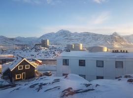 Vandrehuset 2 og 3, hotel in Nuuk