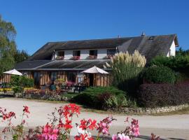 Logis Hôtel Restaurant LE VIEUX FUSIL, hotel sa parkingom u gradu Soings-en-Sologne