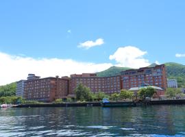 Toyako Manseikaku Hotel Lakeside Terrace، فندق في بحيرة تويا