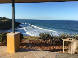 OceanScape Luxury Beachfront Villas, holiday rental sa Scotts Head