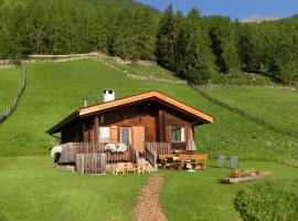 Ferienhütte Premstlahof, hotel con estacionamiento en Martello