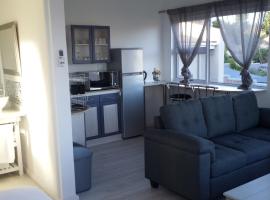 29 Carissa Street, hotel dengan parking di Somerset West