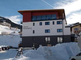 Alberts Heimatglück, hotel cerca de Zirmbahn, Nauders