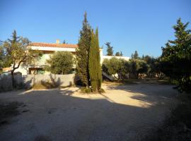 Mas Vincent, holiday rental in La Fare-les-Oliviers