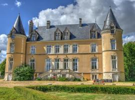 Saint-Denis-sur-Huisne에 위치한 게스트하우스 Château De Blavou Normandie