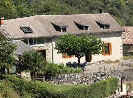 Maison du Coué Pyrénées Mourtis Gîte pour 2 à 12 pers, alojamento para férias em Sengouagnet