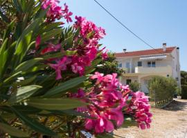 Apartments Maćo, hotel en Petrčane