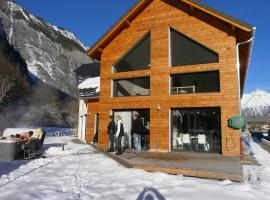 #Lemasdoisans au pied de l'Alpe d'Huez via Bourg d'Oisans L'Etoile des Glaciers, chalet i Le Bourg-dʼOisans