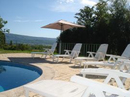 house in the countryside in the luberon with beautiful view and private swimming-pool close to bonnieux in Provence - 8 personnes, hotel di Bonnieux