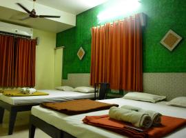 Hotel Madhava, ξενοδοχείο σε Shirdi