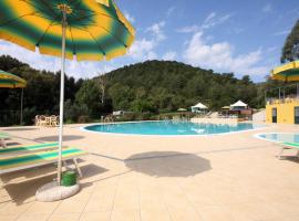 Camping Village Canapai، فندق في ريو مارينا