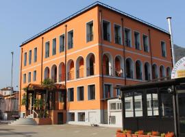 hotel socrate, hotel in Lavena Ponte Tresa