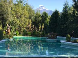 Cabañas Natural Park Lodge Pucon, хижа в Пукон