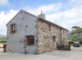 Fell View Cottage: Bootle şehrinde bir otoparklı otel