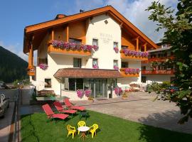 Garni Hotel Rezia, hotel near Pordoi Pass, Selva di Val Gardena