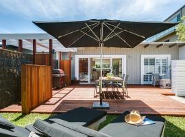 Capella Villa No. 4 - stunning luxury decor inside and out, cottage in Blairgowrie