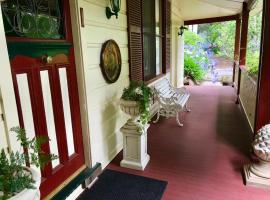 The Chalet Guesthouse And Studio, hotel Medlow Bathban