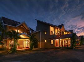 Treehouse Blue Hotel & Villas, hotel with parking in Colva