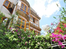 The Hump-Mulan Guest House, hotel in Kunming