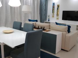 Elegant Modern Blue Apartment, hotel in Praia