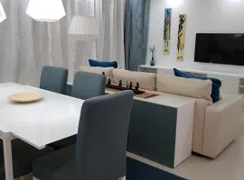 Elegant Modern Apartment with AirCond