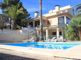 Teresita High Views with private pool, отель с удобствами для гостей с ограниченными возможностями в городе Санта-Брихида