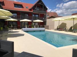 Au Soleil, Hôtel Restaurant & Spa, hotel v destinaci Valff