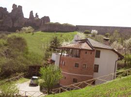 Castle Cottage Bed & Breakfast, hotel in Belogradchik