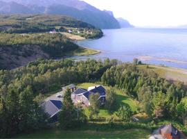 House in the heart of the Lyngen Alps with Best view, cottage à Lyngseidet