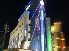 Hotel First (Adult Only), hotel in zona Aeroporto di Itami - ITM, 