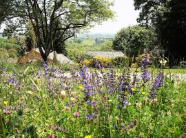 Domaine des Maréquiers chambre Mélilot، مكان مبيت وإفطار في Saint-Germain-du-Teil